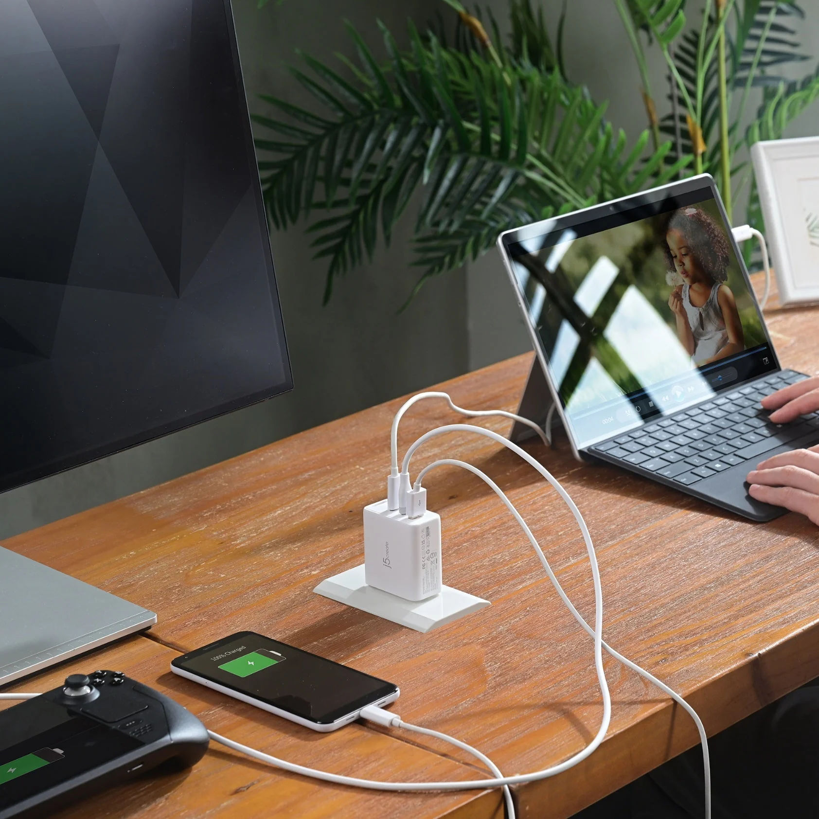 JUP3565CV 65W GaN USB-C® 3-Port Travel Charger with changeable AC plugs and USB-C® cable - Image 8