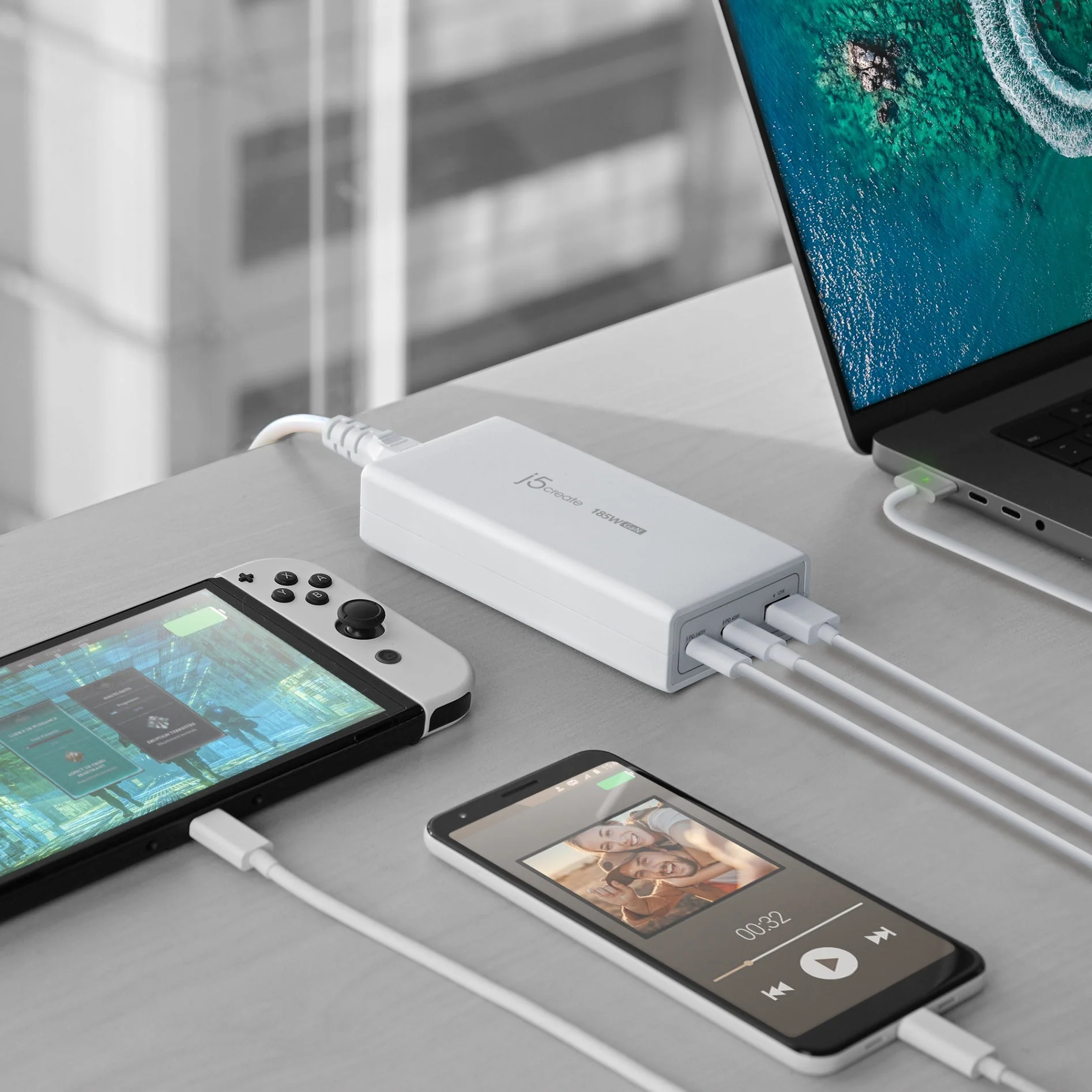 JUP37185W 185W GaN PD 3.1 USB-C® 3-Port Charger - Image 7